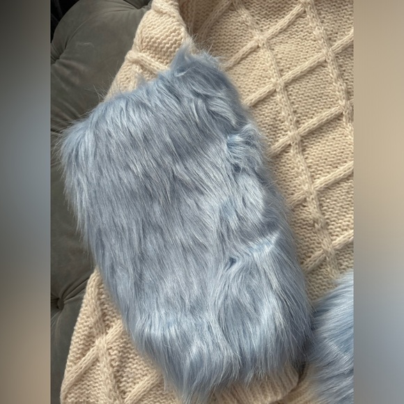 BooHoo Sweater with faux fur sleeves new - Picture 9 of 9